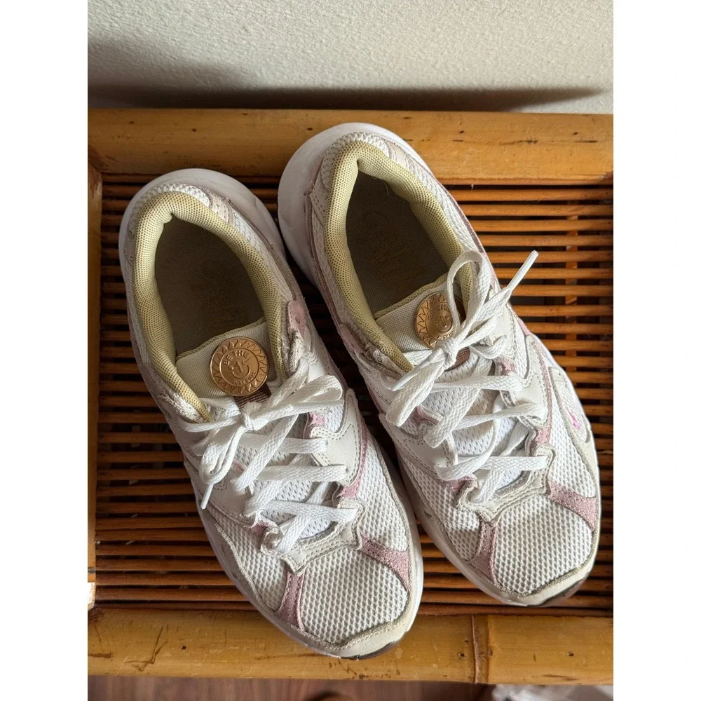 Women's‎ Nike size 5